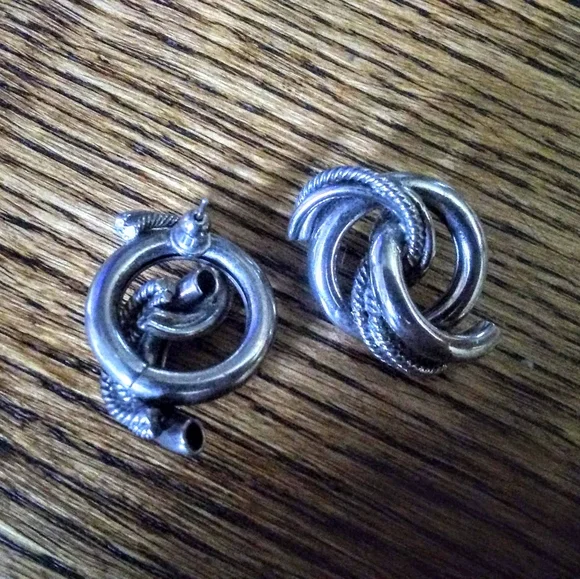 **Vintage Silver Knotted Post Earrings - Picture 5 of 8